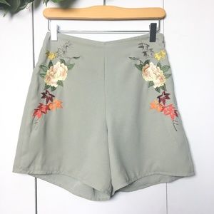 NWT🌟 TOPSHOP Mint Olive Floral Embroidered Shorts